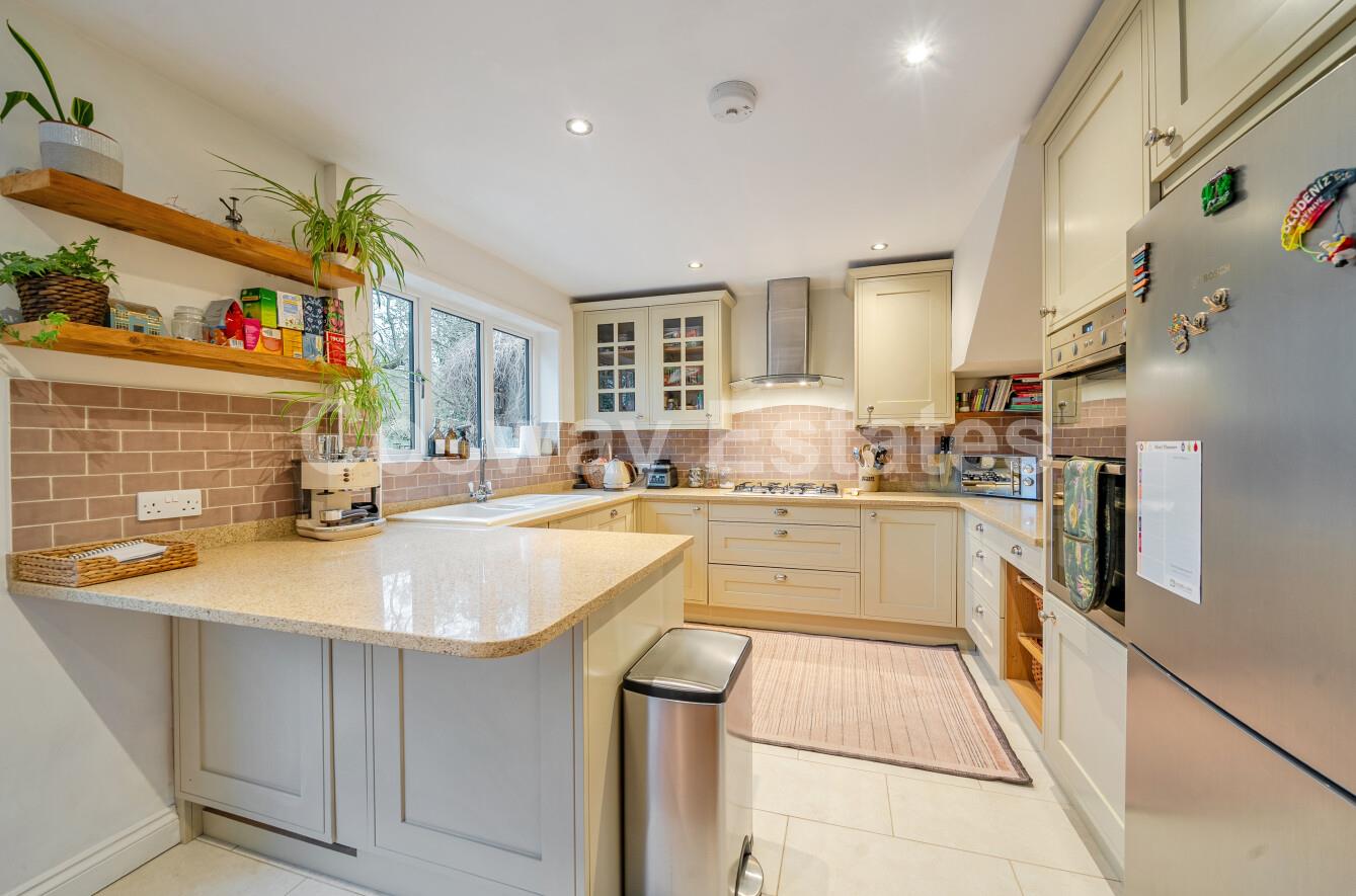Woodcote Avenue, Mill Hill, NW7, London